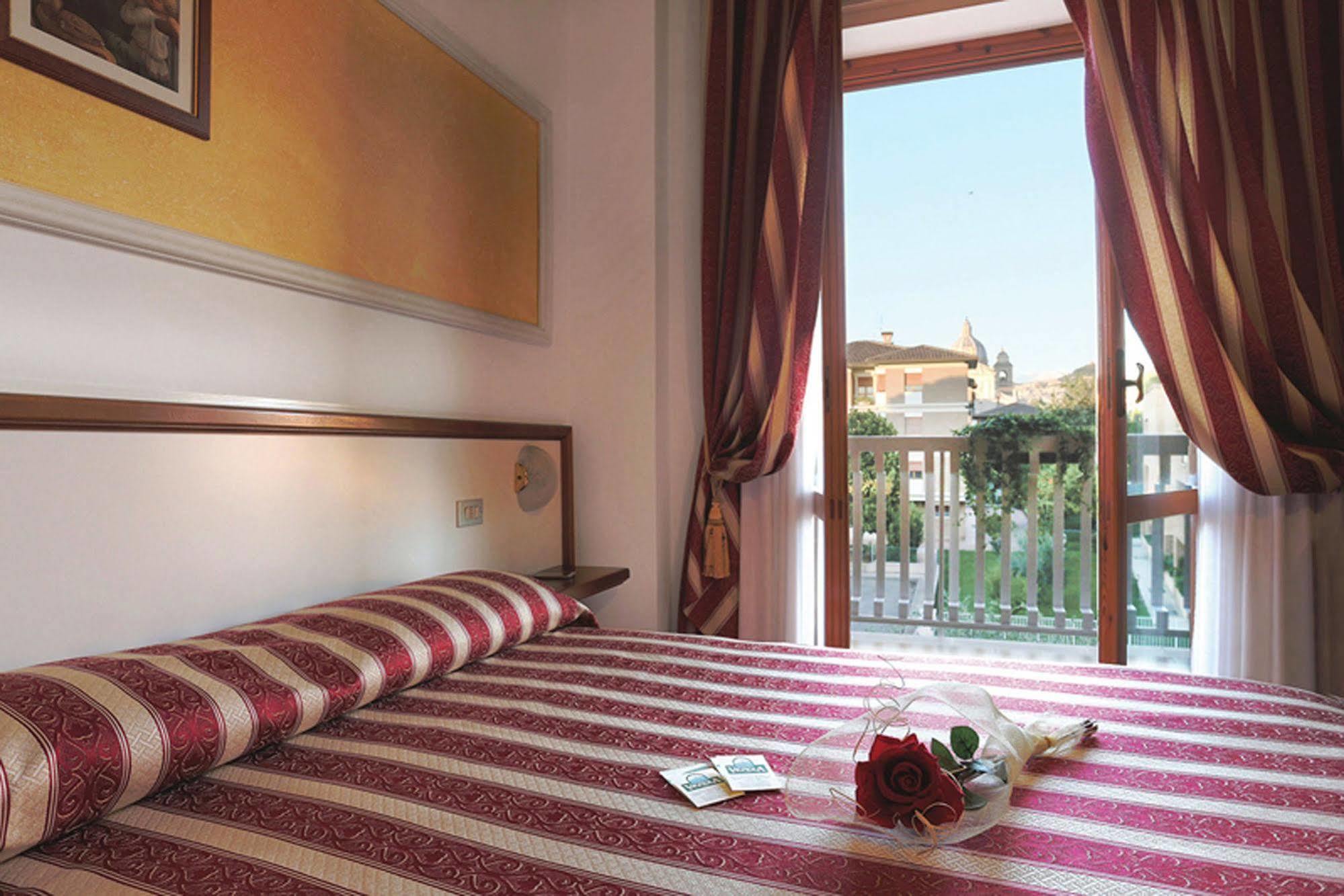 Hotel Vignola Assisi Exterior photo